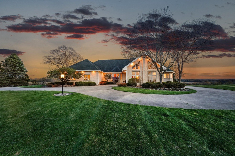 5695 Whalen Rd, Fitchburg, WI 53575 - photo 1