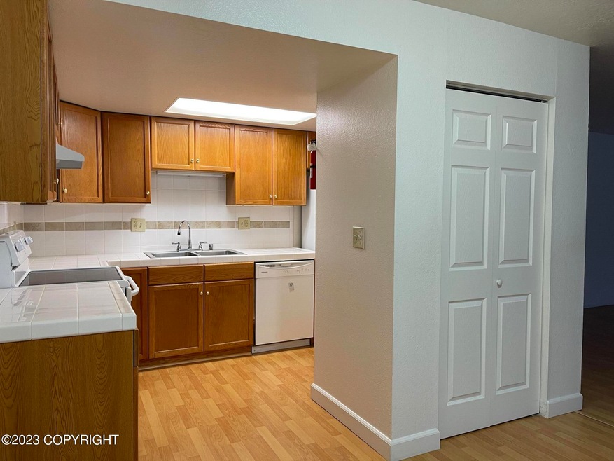 4318 Checkmate Dr unit 17, Anchorage, AK 99508 - photo 1