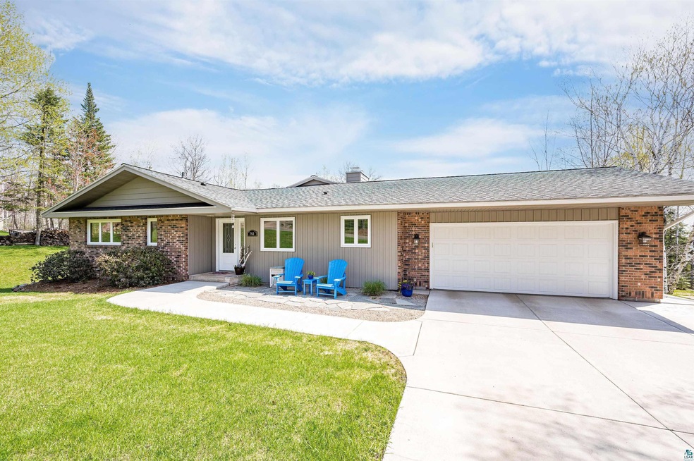 748 Ridgewood Rd, Duluth, MN 55804 - photo 1