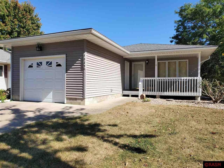 1327 1327 Hauenstein Dr, New Ulm, MN 56073 - photo 1