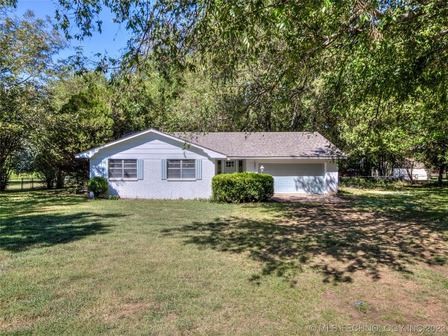 1501 N Fox St, Chouteau, OK 74337 - photo 1