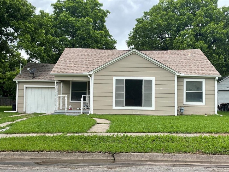 1423 Olive St, Gainesville, TX 76240 - photo 1