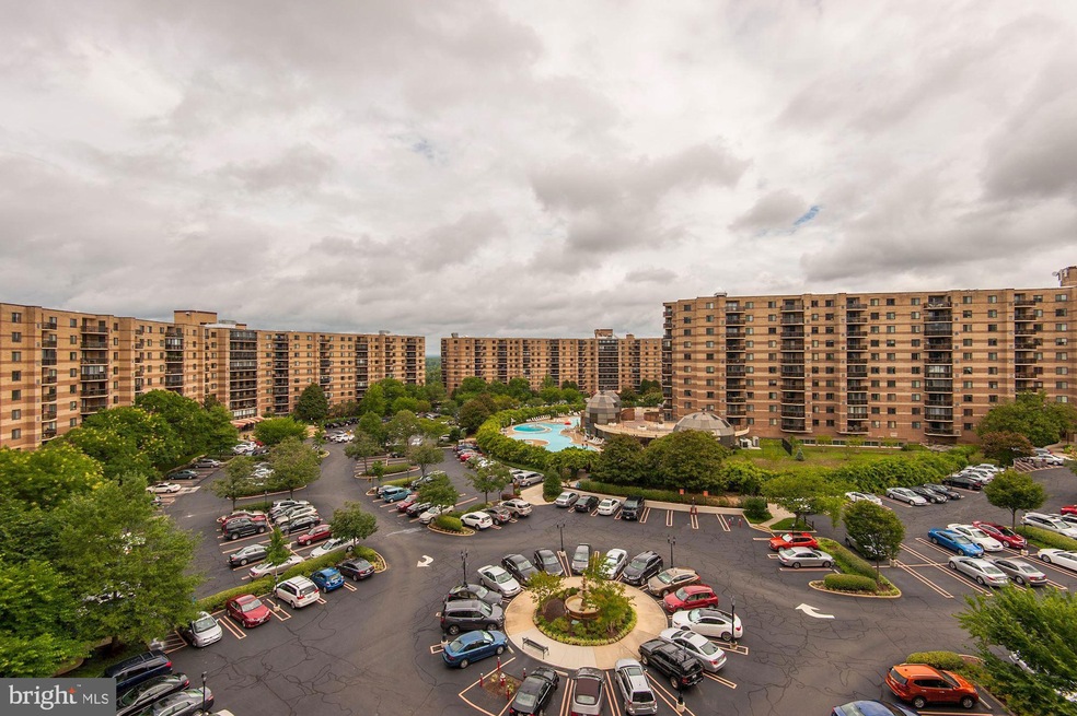 The Rotonda unit 926, McLean, VA 22102 - photo 1