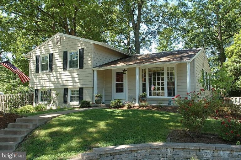 8220 Crown Court Rd, Alexandria, VA 22308 - photo 1