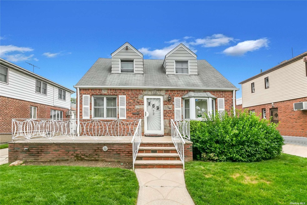 75-11 170th St, Fresh Meadows, NY 11366 - photo 1