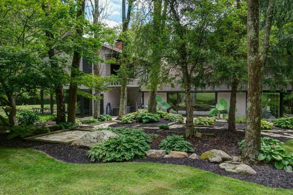 Real Estate Agent Dana Thorla - 5741 Pat