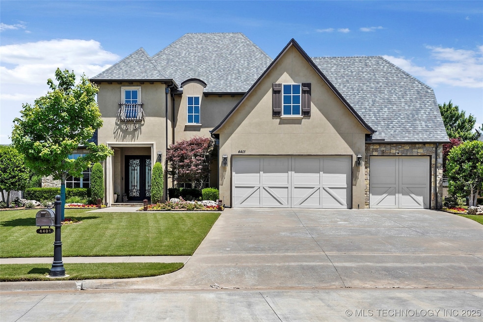 View of front facade with stucco siding, driveway,
