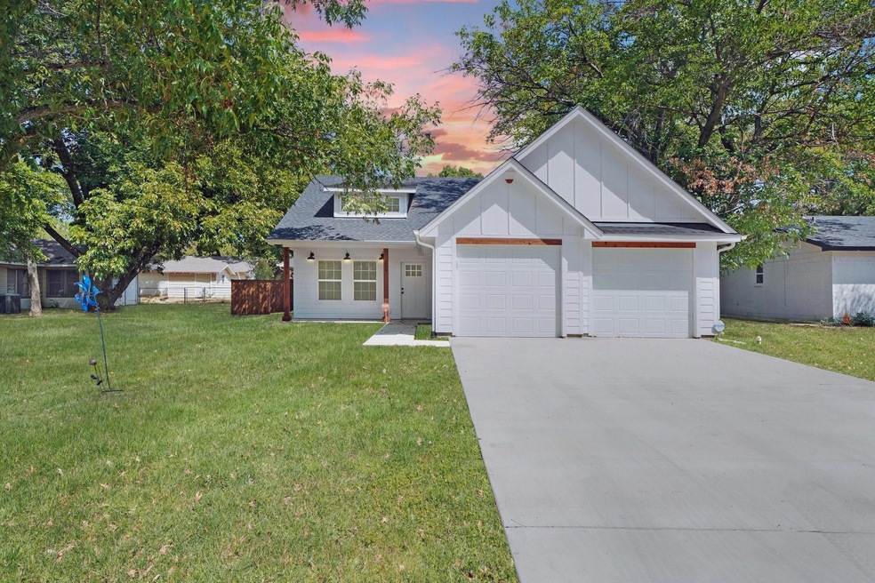 812 Jameson St, Weatherford, TX 76086 - photo 1