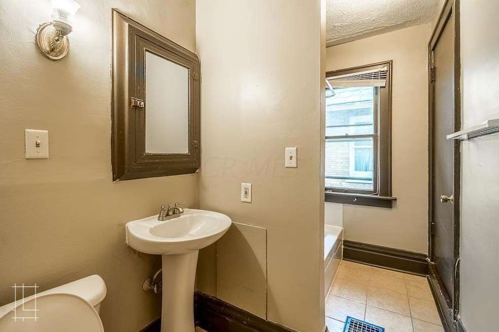 2068_N_4th_Lykens_Companies_DSC0016-HDR0