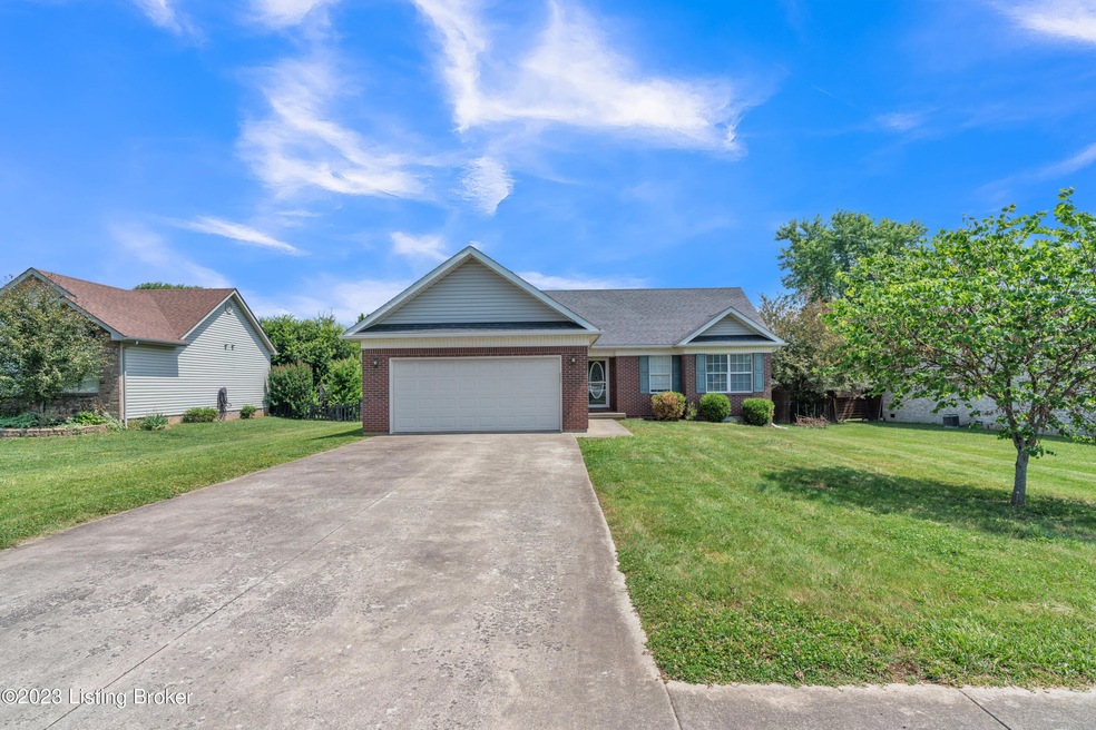 660 Helm Ln, Mount Washington, KY 40047 - photo 1