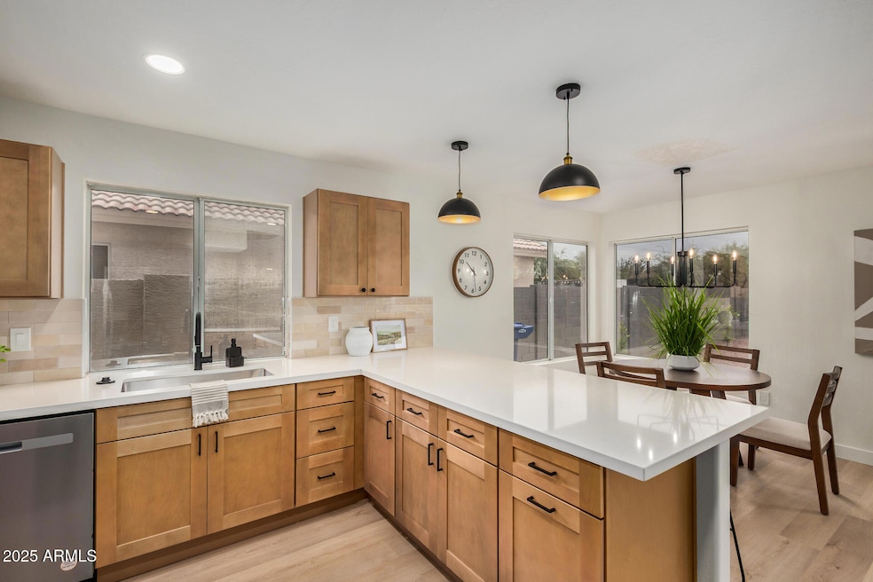 743 E Kesler Ln, Chandler, AZ 85225 - photo 1