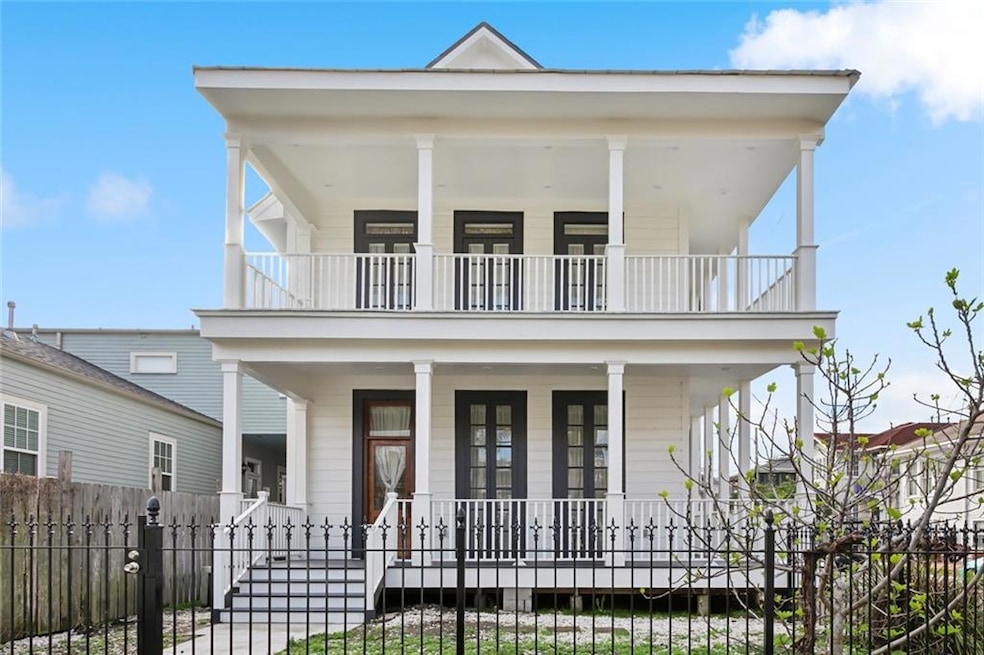1424 General Pershing St, New Orleans, LA 70115 - photo 1