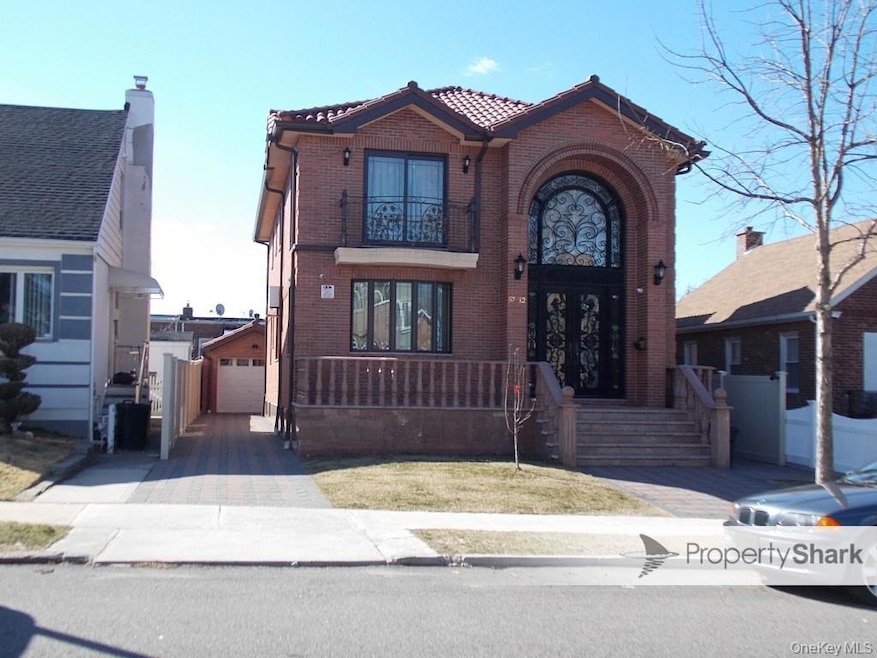 57-12 157th St unit First floor Rear., Flushing, NY 11355 - photo 1