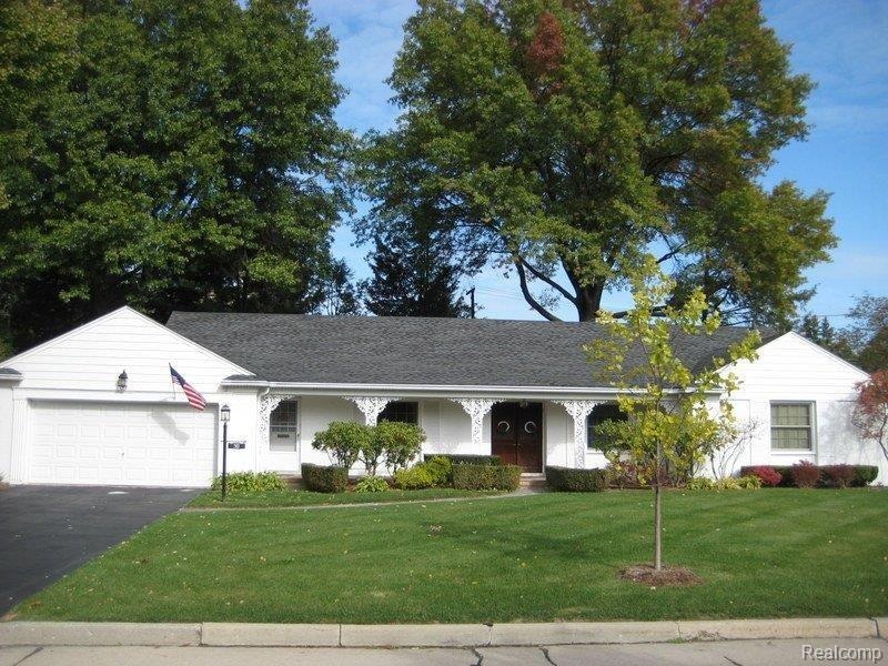 50 Lake Shore Lane 004-001.jpg