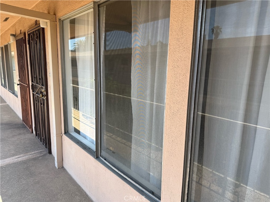 527 Cedar Ave unit 2M, Long Beach, CA 90802 - photo 1