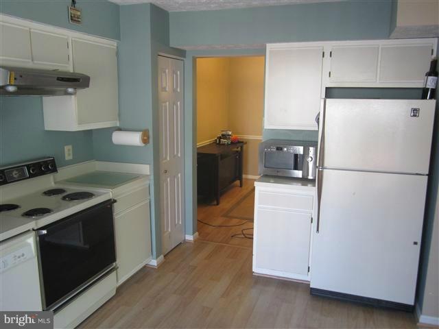 14005A Grumble Jones Ct, Centreville, VA 20121 - photo 1