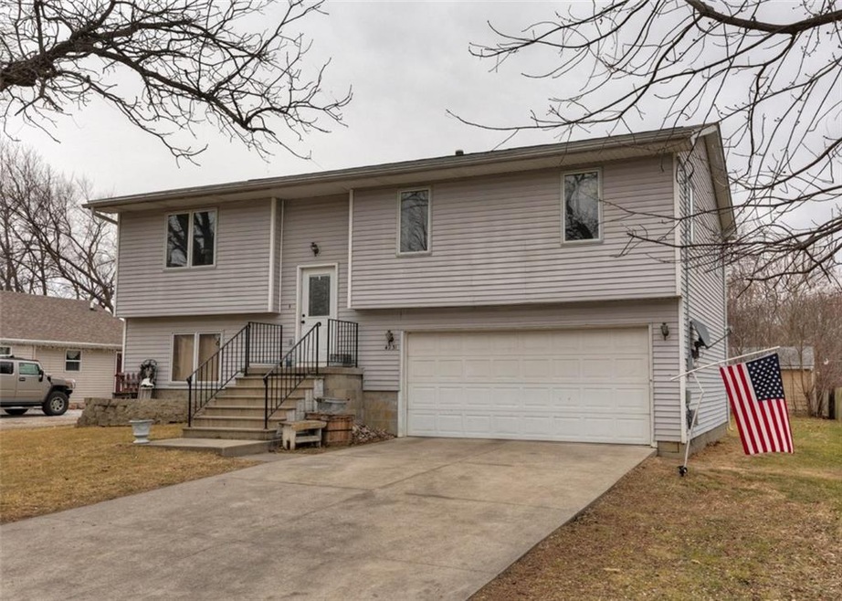 4231 NE 34th St, Des Moines, IA 50317 - photo 1