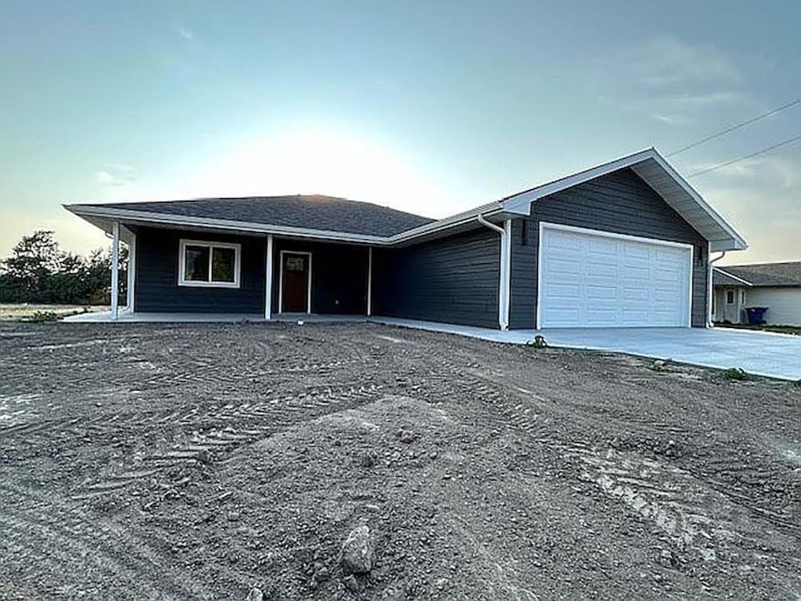 1506 Cattle Trail St, Goodland, KS 67735 - photo 1