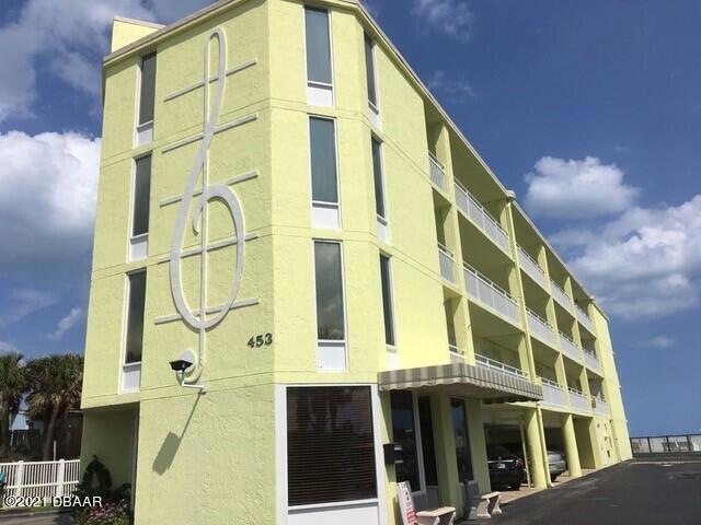 407 front of building