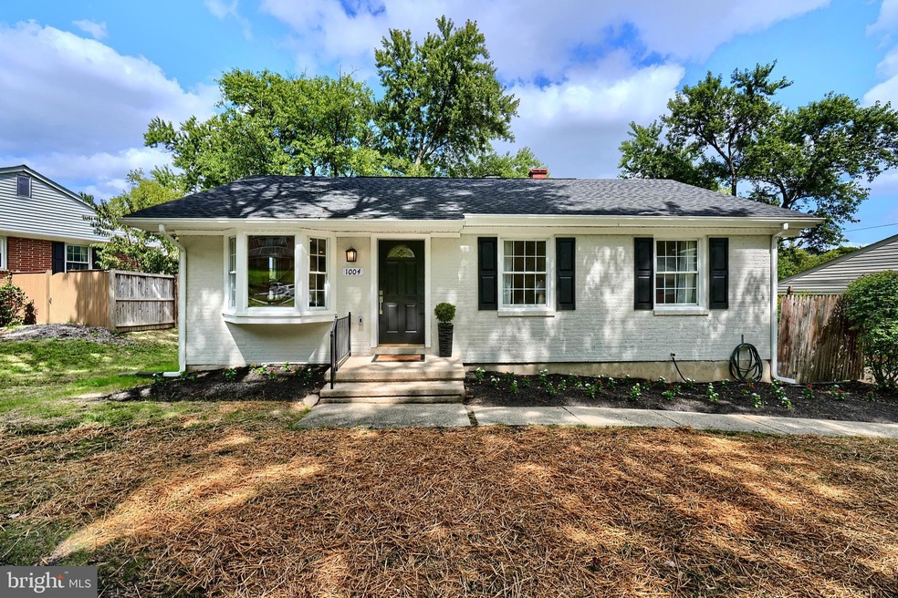 1004 Donington Cir, Towson, MD 21204 - photo 1