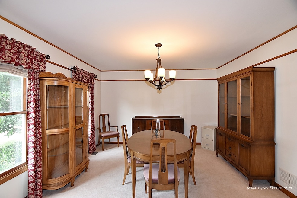 1059 Cardinal Ct, Batavia, IL 60510 - photo 1