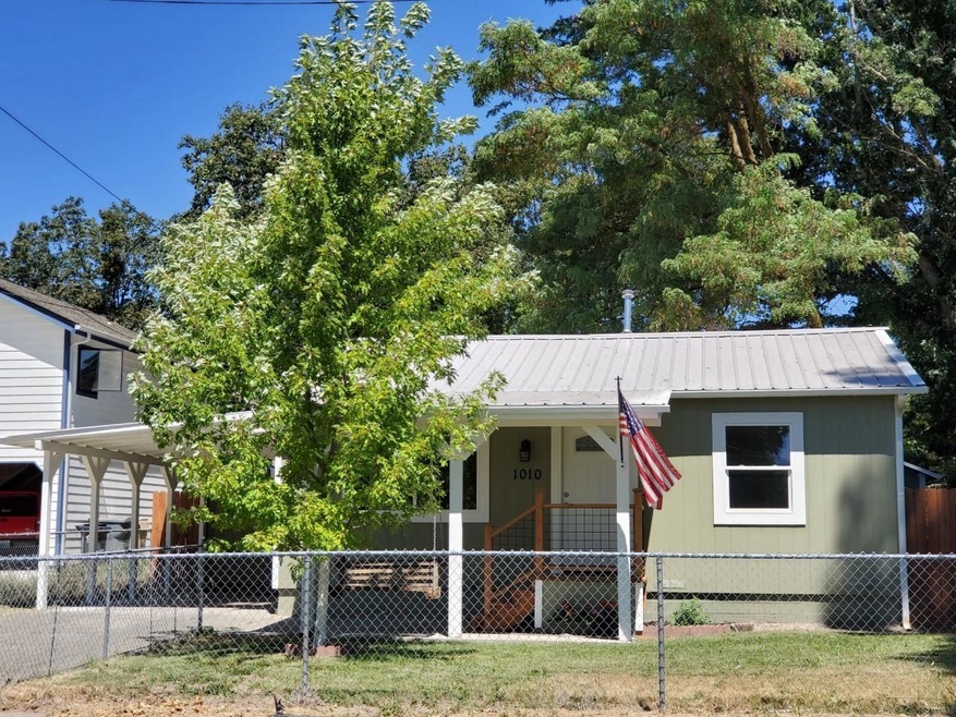 1010 SW Isham St, Grants Pass, OR 97526 - photo 1