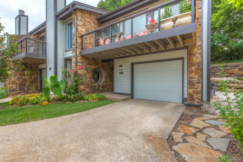 STYLISH 2-BED, 2 BATH CONDO