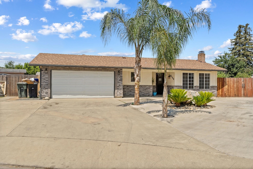 2134 N Elm St. Visalia-45