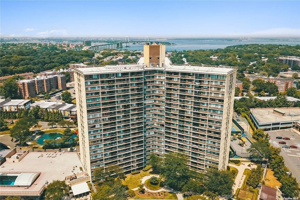 The Bay Club unit 10H, Bayside, NY 11360 - photo 1