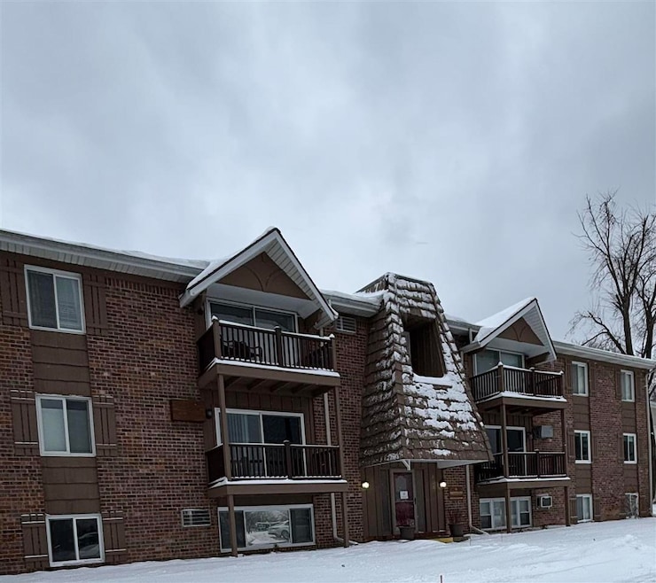 804 Arlington Ave unit 6, Petoskey, MI 49770 - photo 1