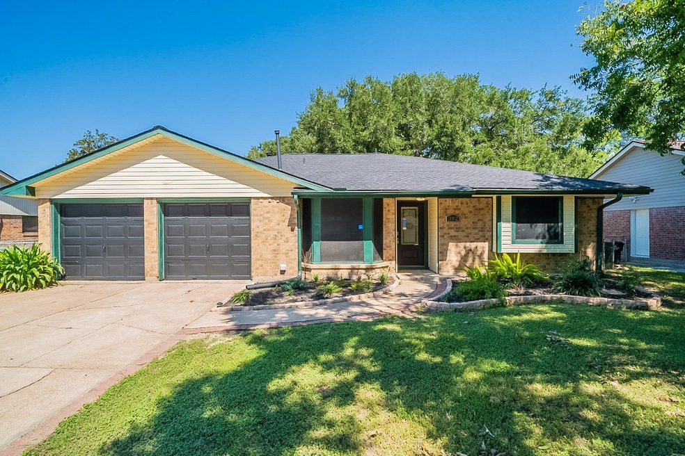 382 Windsor Square, Alvin, TX 77511 - photo 1
