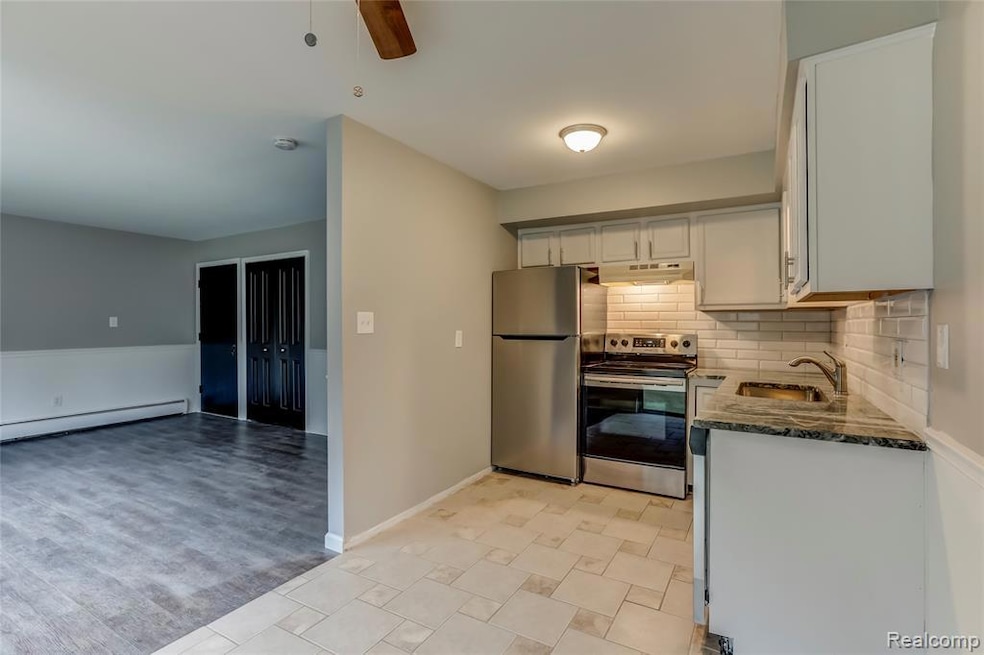 2161 Decker Rd unit 21, Walled Lake, MI 48390 - photo 1