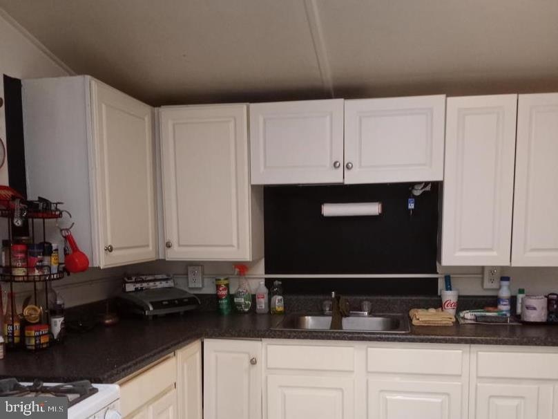 413 S Parrish St, Baltimore, MD 21223 - photo 1