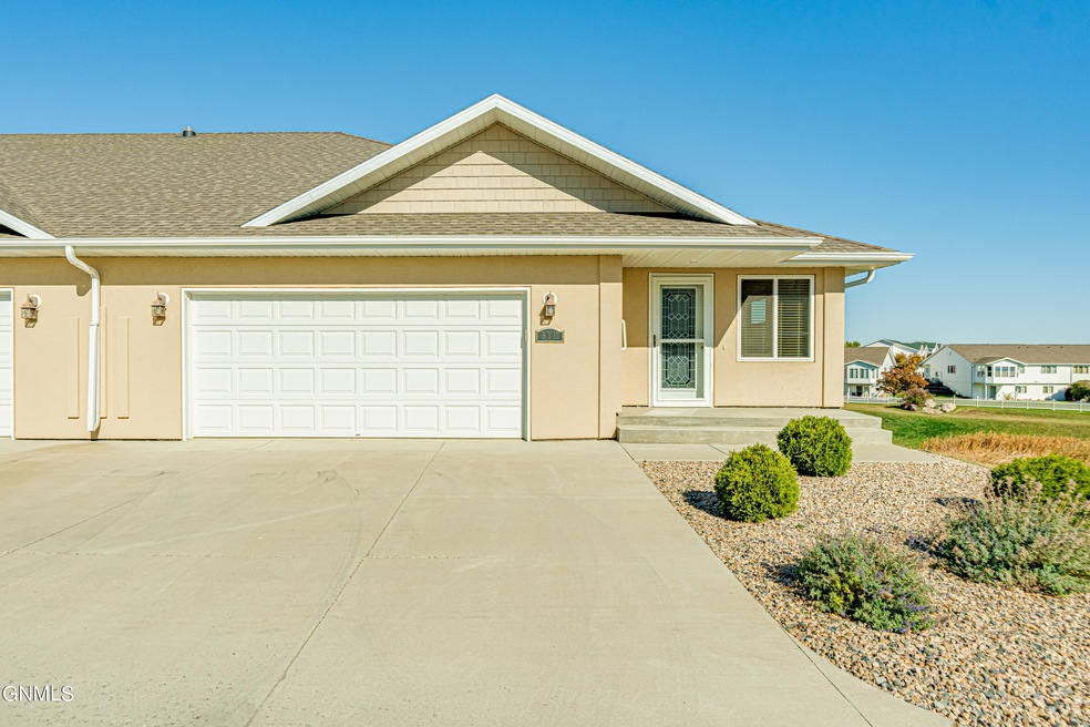 3702CalgaryCt_00051