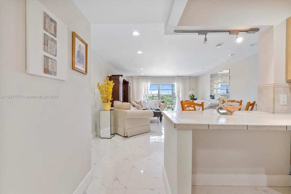 875 NE 195th St unit 413, Miami, FL 33179 - photo 1