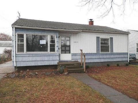 1517 Berrywood Ln, Flint, MI 48507 - photo 1