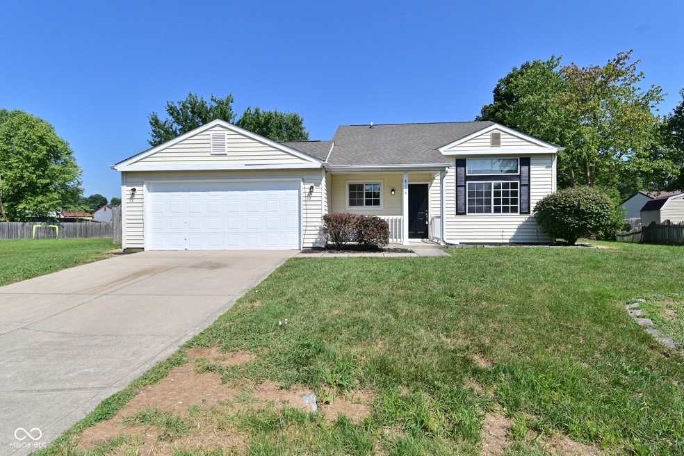 8454 Saxon Ct, Columbus, IN 47201 - photo 1