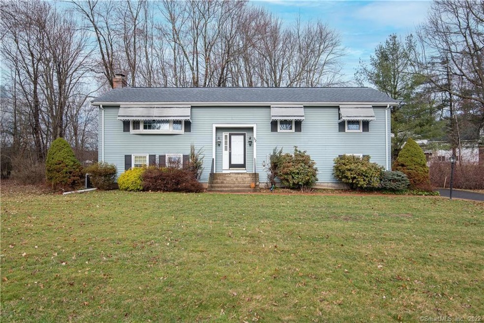 32 Sharon Rd, Bloomfield, CT 06002 - photo 1