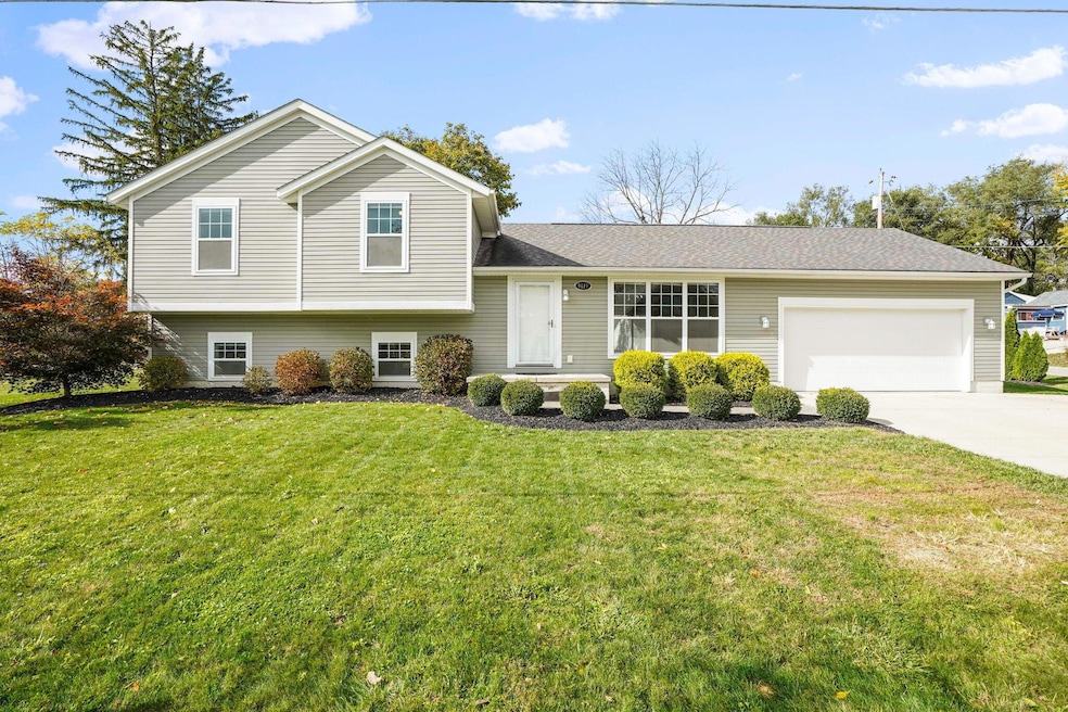 9619 Shawnee Trail, Powell, OH 43065 - photo 1