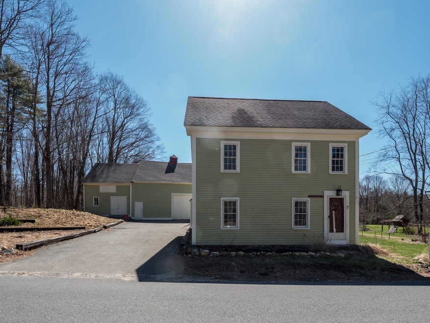 7 Maple Ave, Newton, NH 03858 - photo 1
