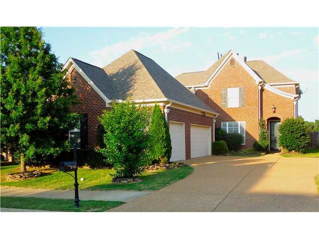 Wonderful 4BR 3 BATH home with TRIPLE garage!!  Pl
