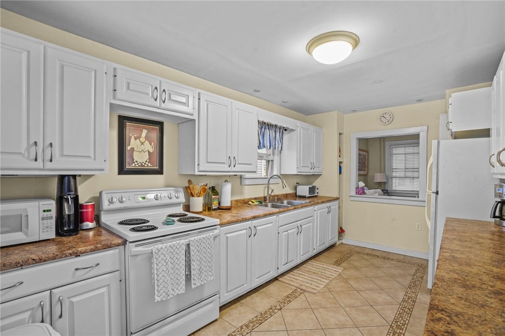 12 Hammond St, Newport, RI 02840 - photo 1