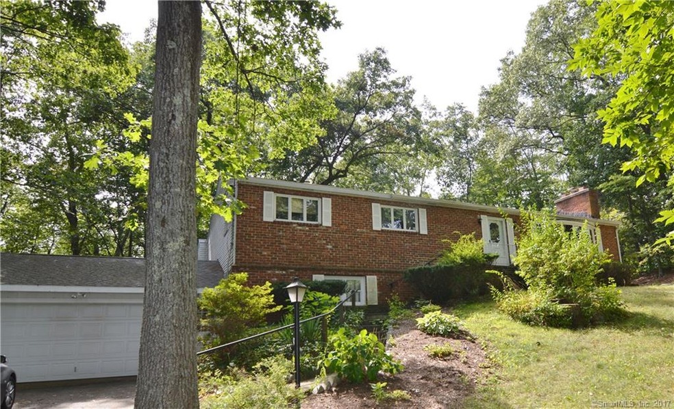 154 Carriage Dr, Middlebury, CT 06762 - photo 1