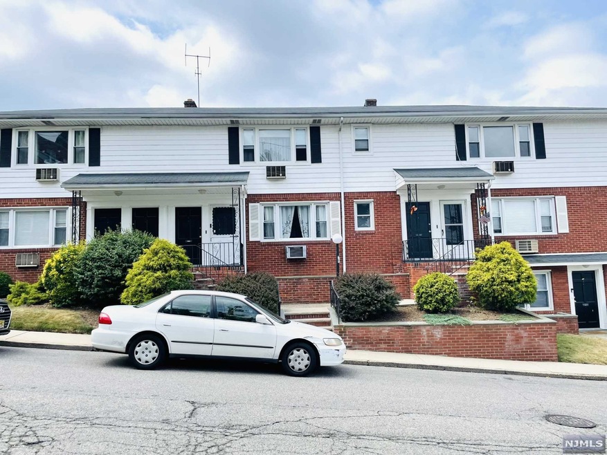 566 Sollas Ct unit 5, Lyndhurst, NJ 07071 - photo 1