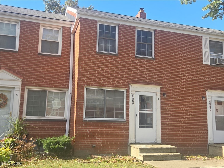 490 Kenwood Dr unit B, Euclid, OH 44123 - photo 1