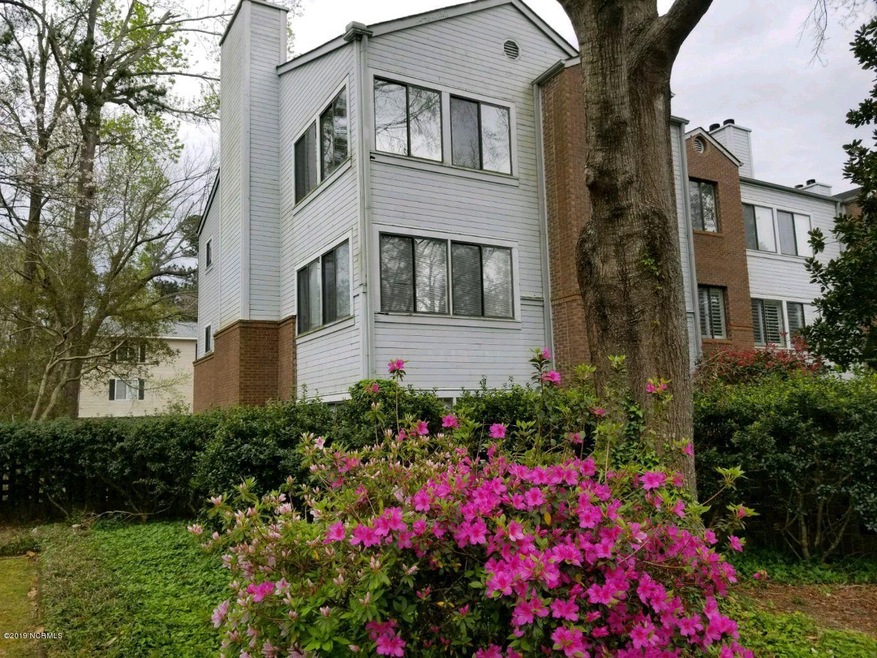 1557 Hawthorne 9