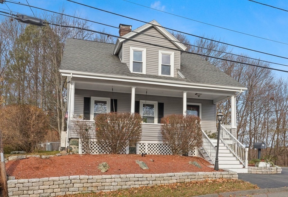 34 Pearson St, Saugus, MA 01906 - photo 1