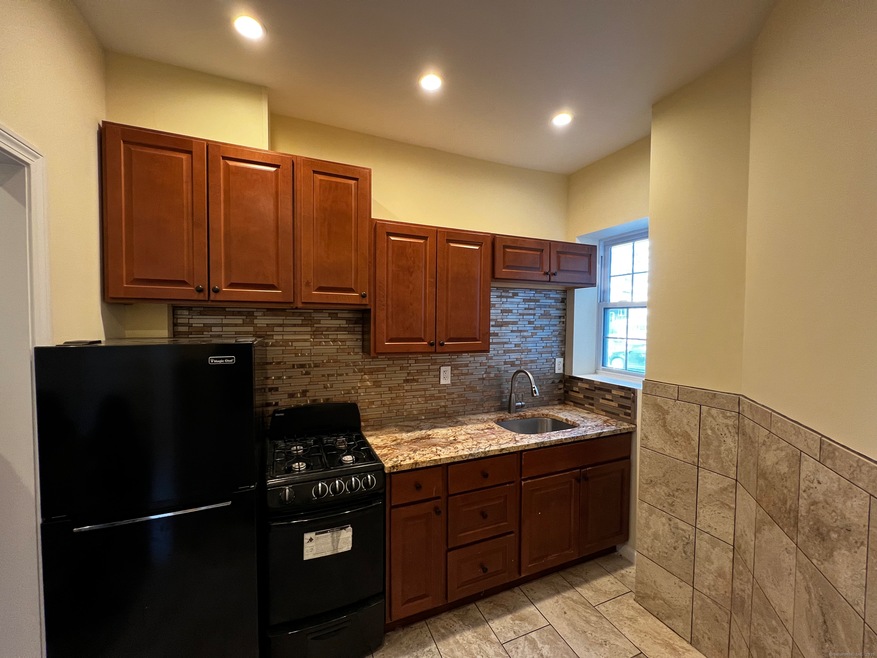 59 Rennell St unit 12, Bridgeport, CT 06604 - photo 1