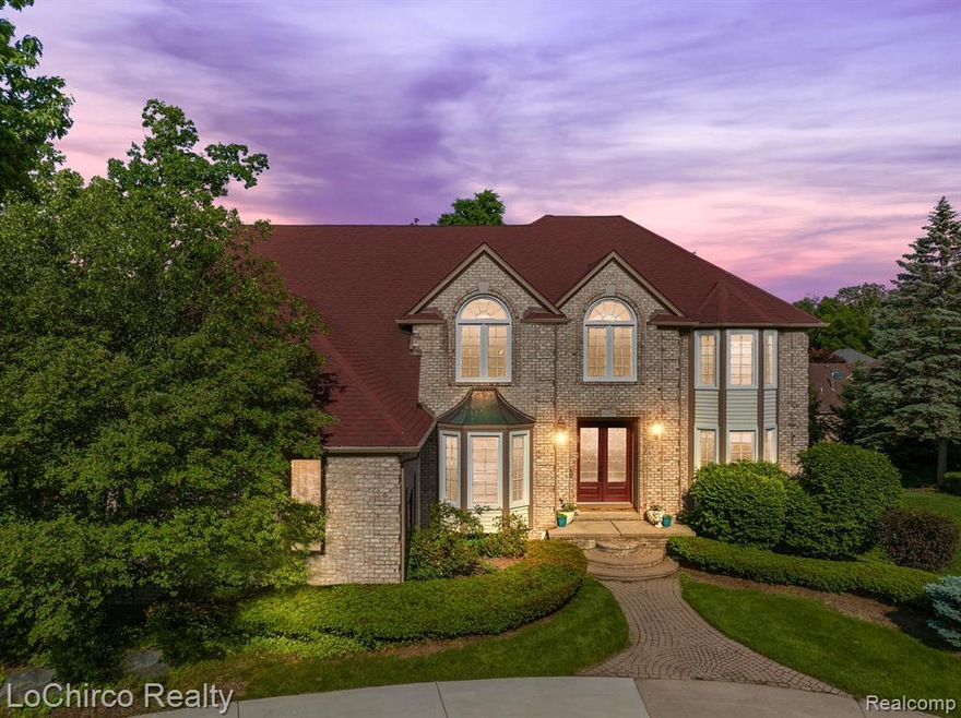 1638 Newcastle Ct, Rochester Hills, MI 48306 - photo 1