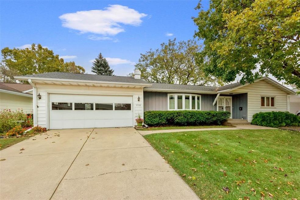 3700 2nd Ave SW, Cedar Rapids, IA 52404 - photo 1